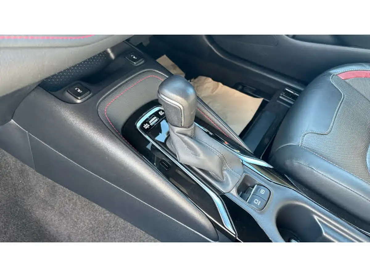 2022-toyota-corolla-18-vvt-i-excel-120bhp-trk-hatchback-big-12