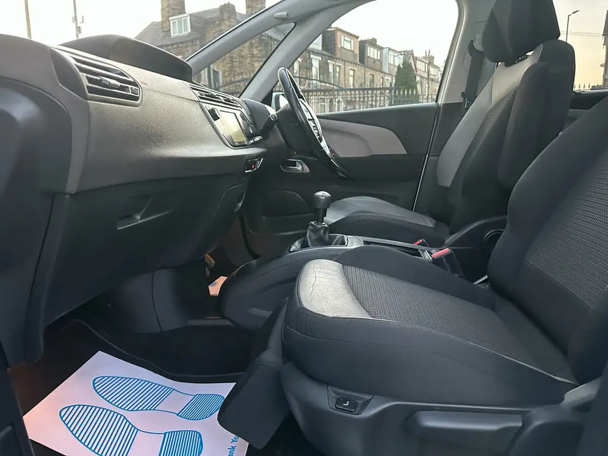 2014-citroen-c4-picasso-16e-hdi-exclusive-big-60