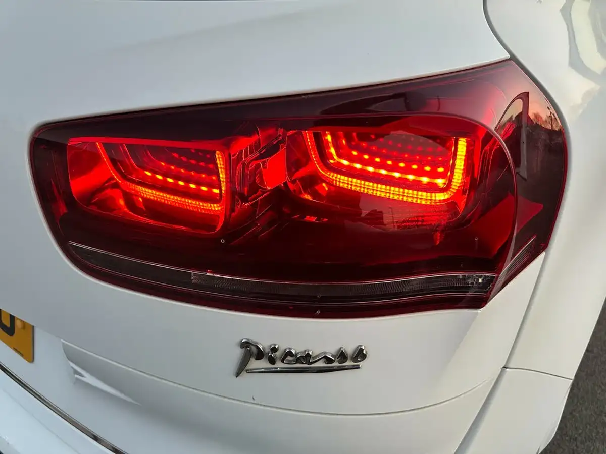 2014-citroen-c4-picasso-16e-hdi-exclusive-big-12