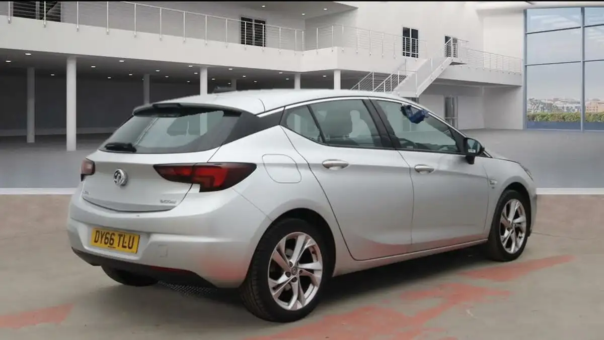 2016-vauxhall-astra-10i-turbo-sri-hatchback-big-3