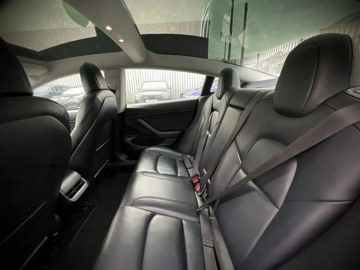 2020-tesla-model-3-e-long-range-big-13
