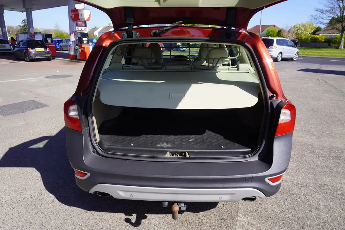 2011-volvo-xc70-24td-d5-se-lux-215bhp-geartronic-big-12
