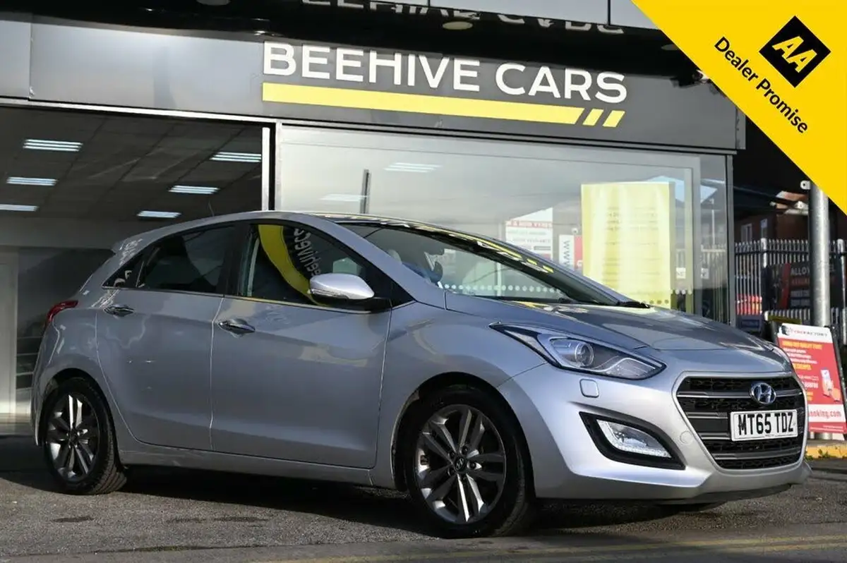 2015-hyundai-i30-16crdi-premium-136ps-blue-drive-hatchback-big-0