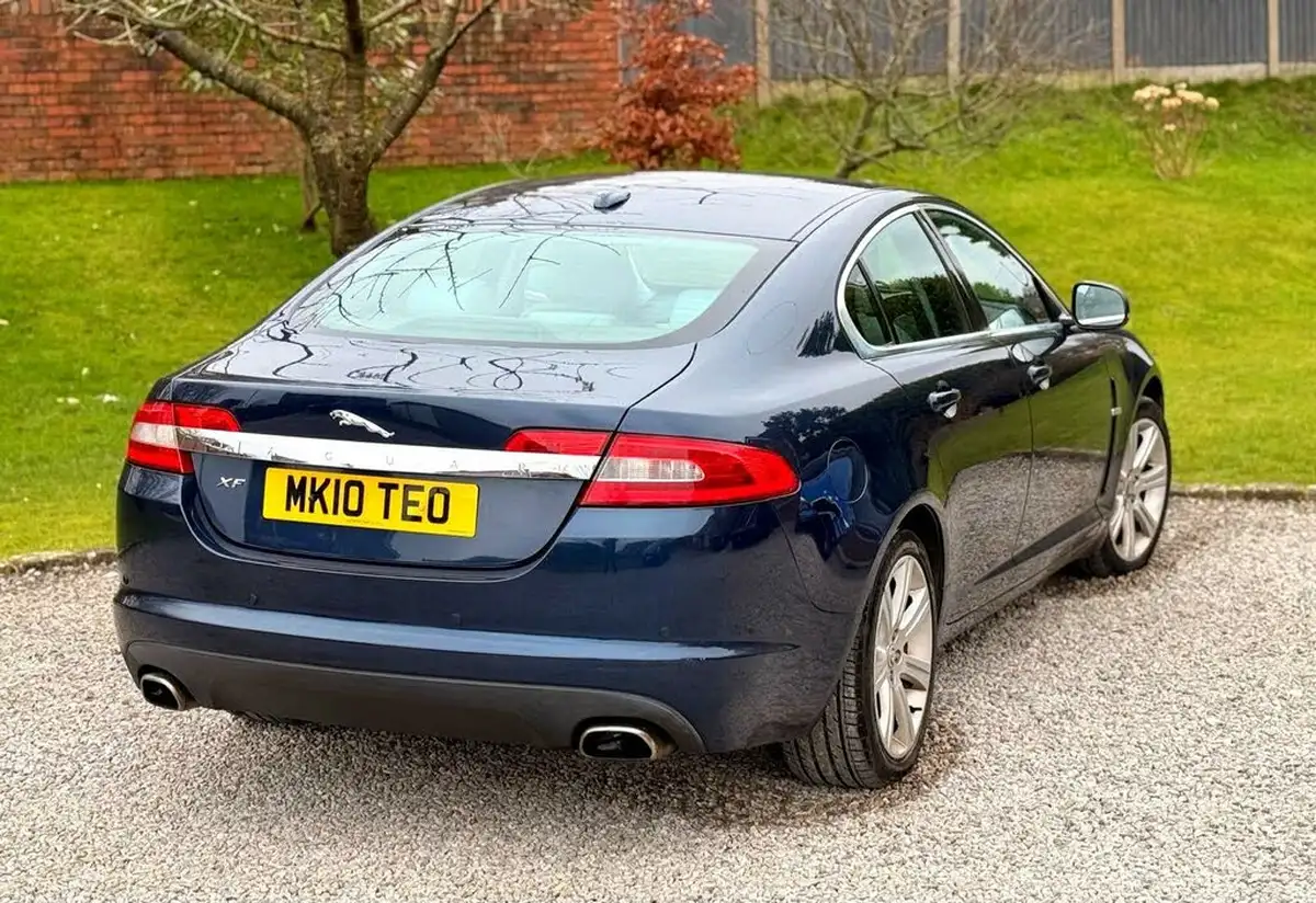 2010-jaguar-xf-30-luxury-big-4