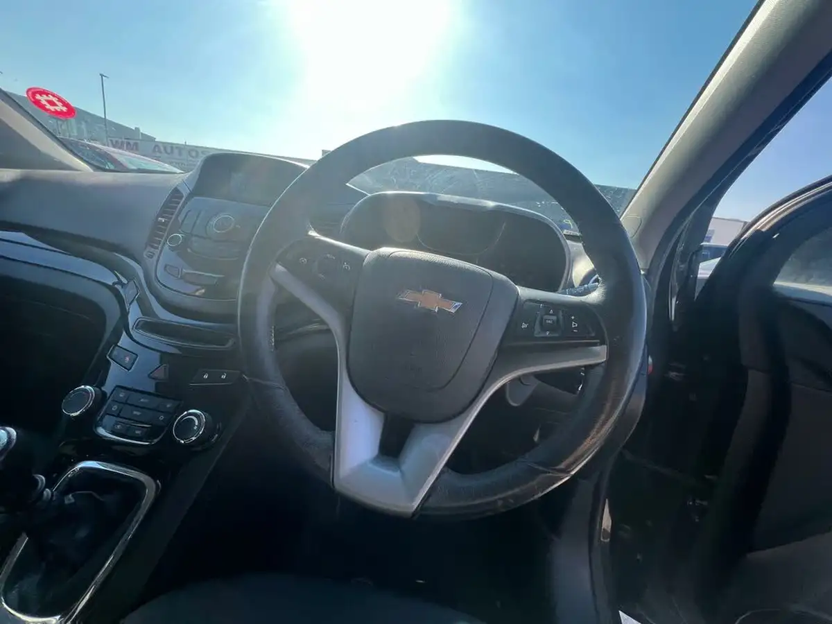 2012-chevrolet-orlando-18-ltz-big-9