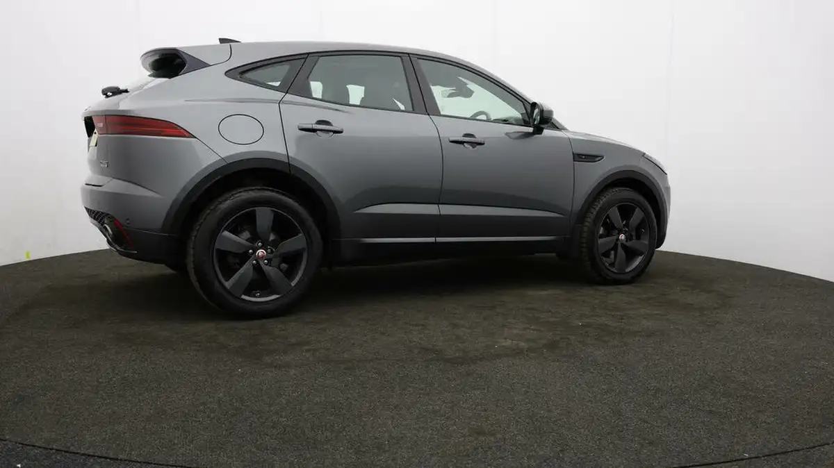 2020-jaguar-e-pace-20-i4d-chequered-flag-180ps-big-27