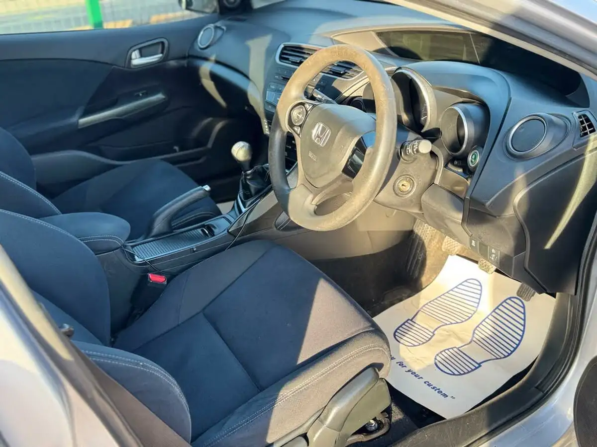 2014-honda-civic-16td-s-hatchback-big-29