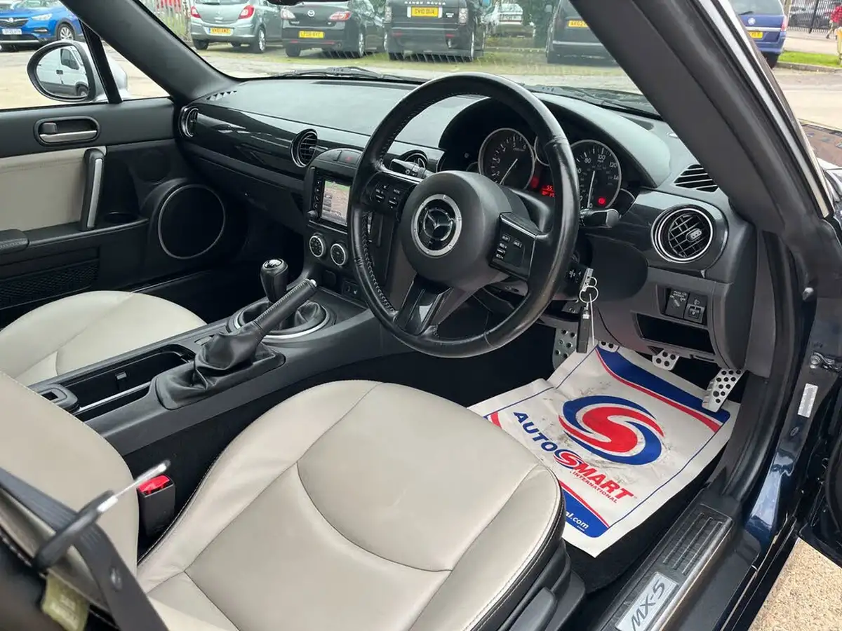 2014-mazda-mx-5-20-roadster-sport-venture-big-25
