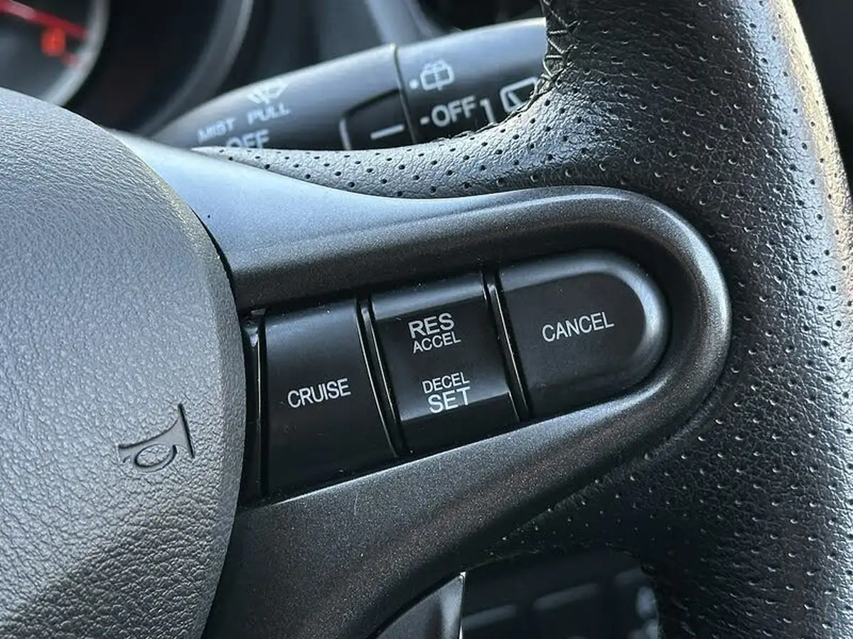 2014-honda-jazz-14-es-plus-big-20