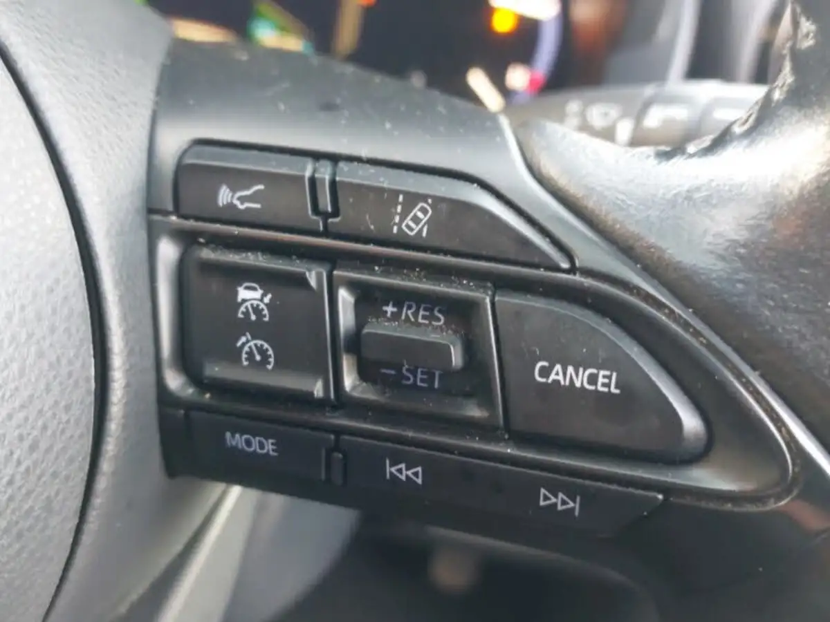 2022-toyota-yaris-cross-15-vvt-i-premiere-edition-big-13