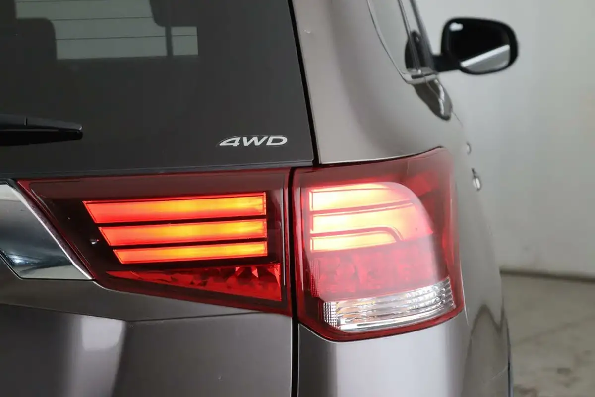 2019-mitsubishi-outlander-20-juro-7st-big-8