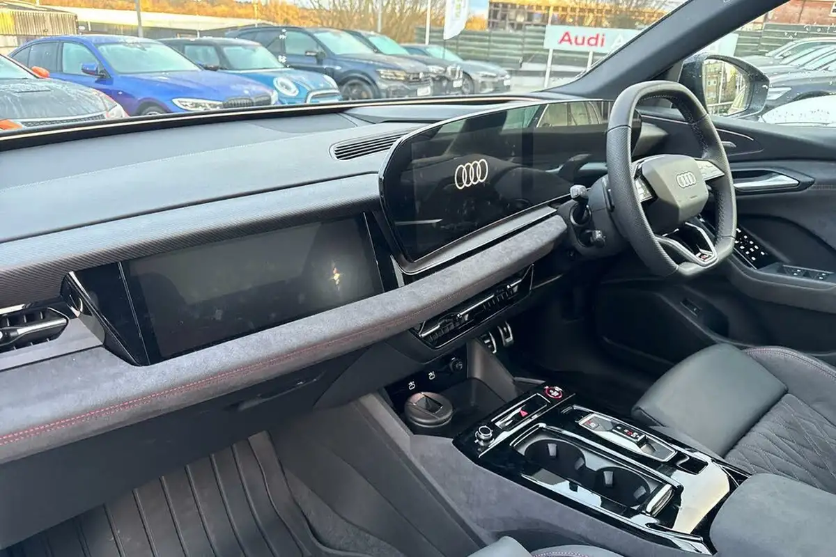 2024-audi-sq6-e-tron-e-launch-edition-big-24