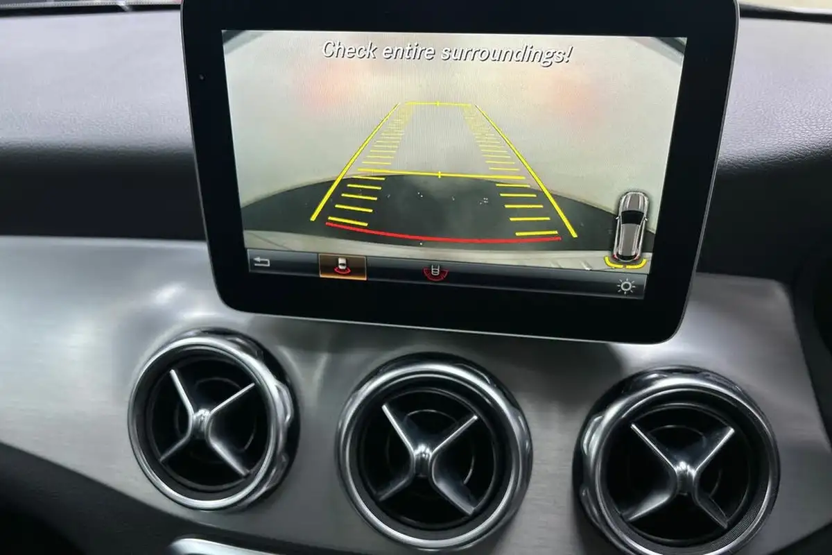 2017-mercedes-benz-gla-class-21d-gla-200d-amg-line-premium-plusss-7g-dct-big-22