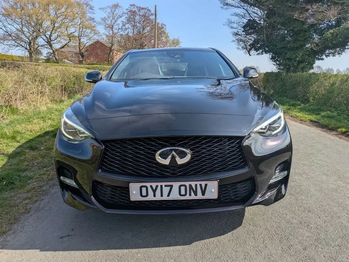 2017-infiniti-q30-20-sport-dct-big-1