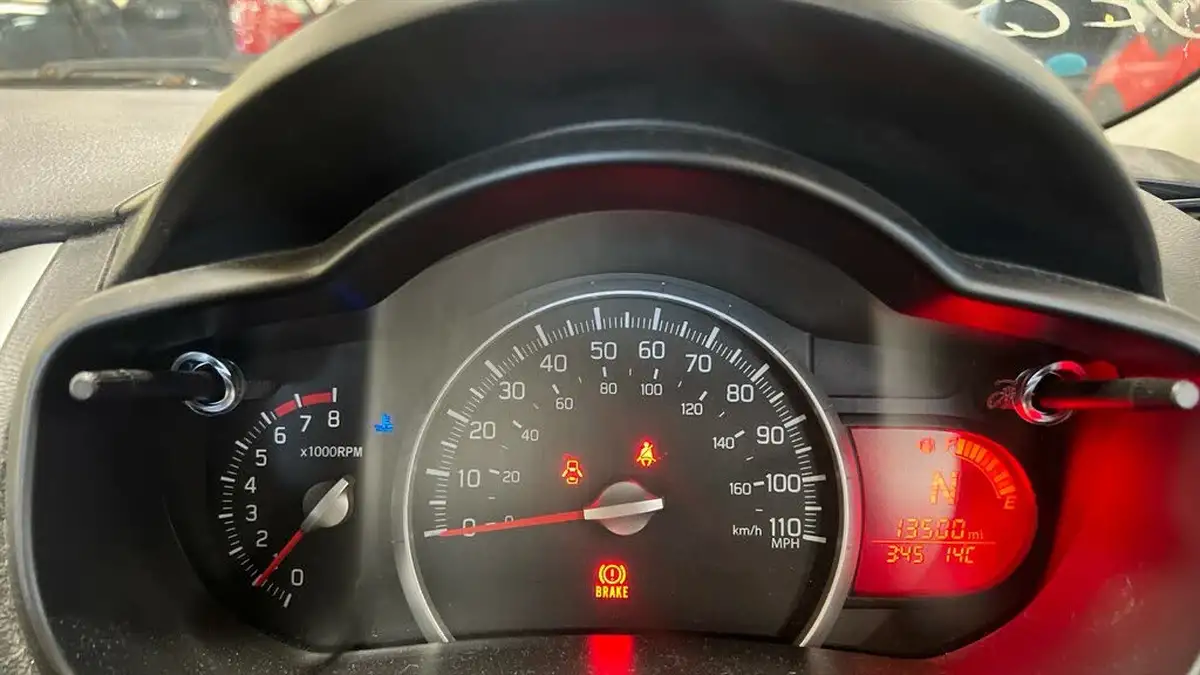 2015-suzuki-celerio-10-sz4-ags-big-3
