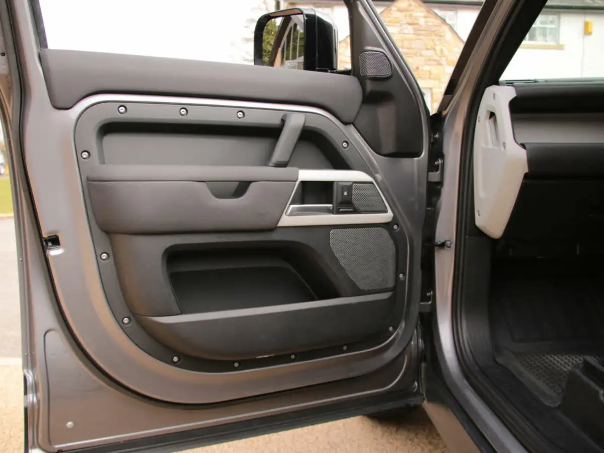 2021-land-rover-110-defender-30-d250-hard-top-se-110-big-67