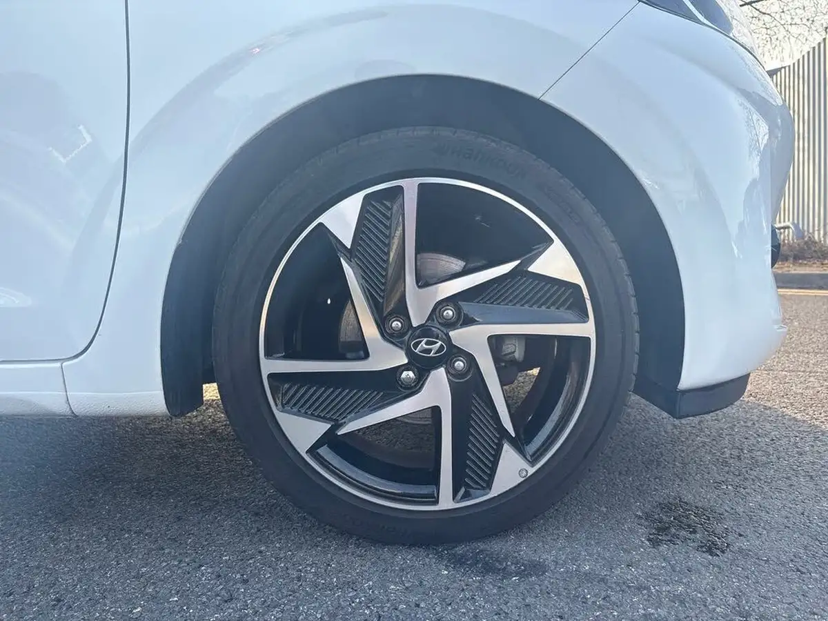 2022-hyundai-i10-12-premium-auto-big-6