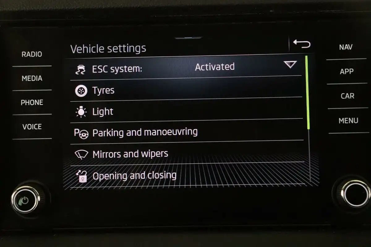 2021-skoda-karoq-15-tsi-se-big-31