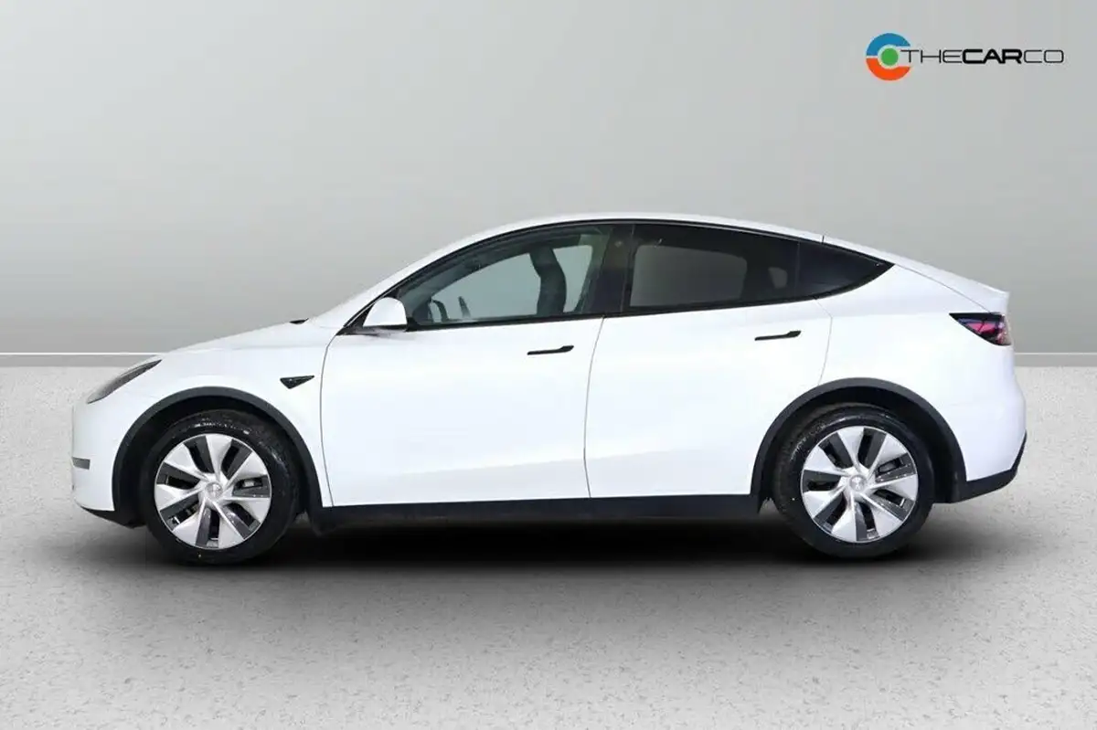 2022-tesla-model-y-e-long-range-big-4