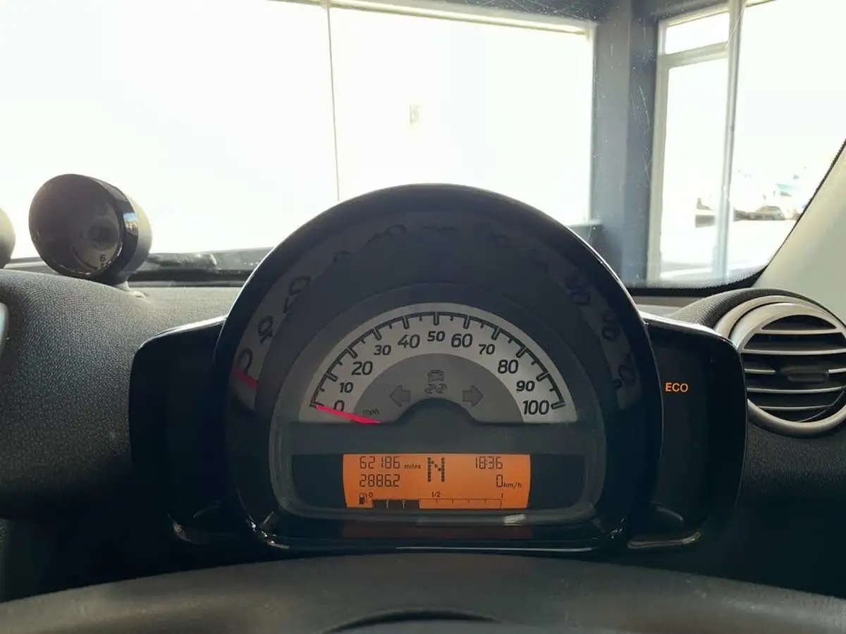 2013-smart-fortwo-10-edition-21-cabriolet-big-26