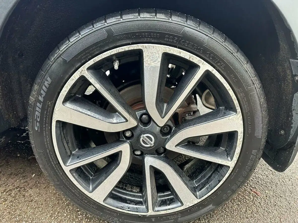 2015-nissan-qashqai-12-tekna-big-19