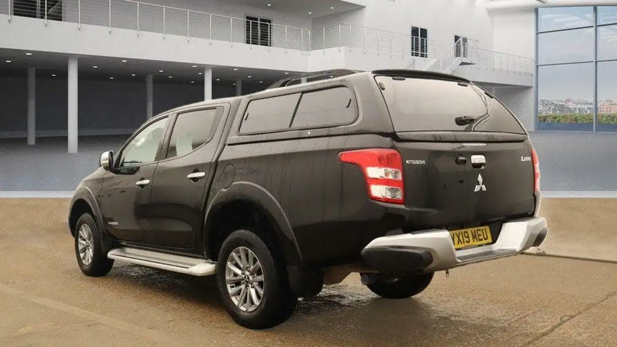 2019-mitsubishi-l200-24di-d-warrior-eu6b-big-2