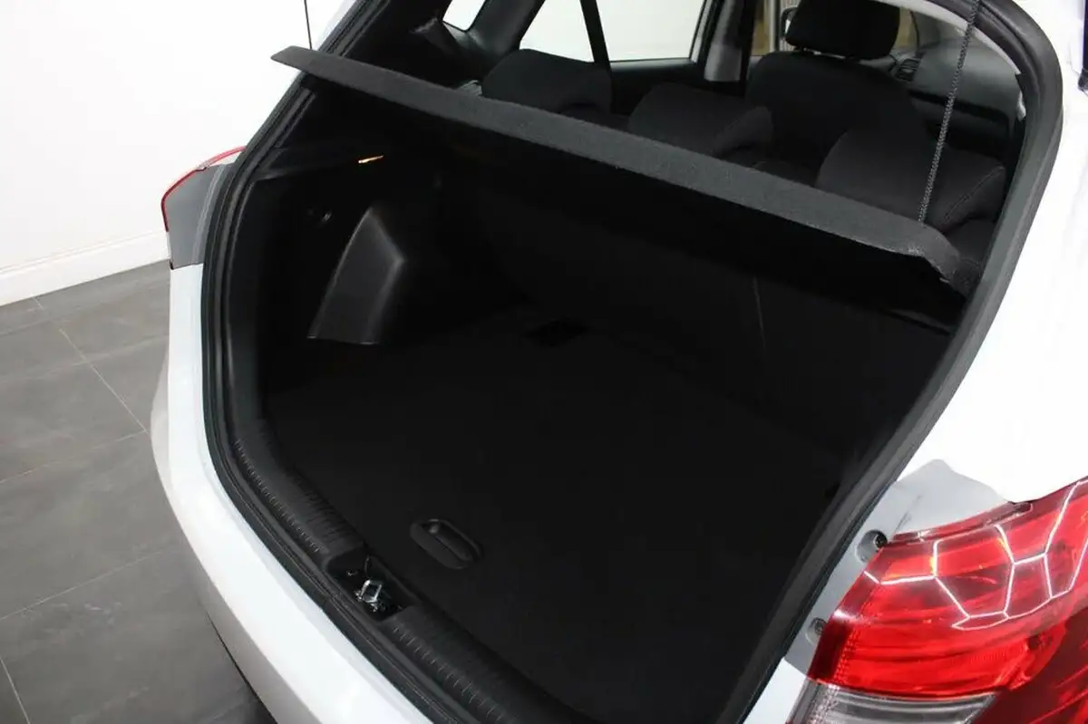 2016-hyundai-ix20-16-se-big-12