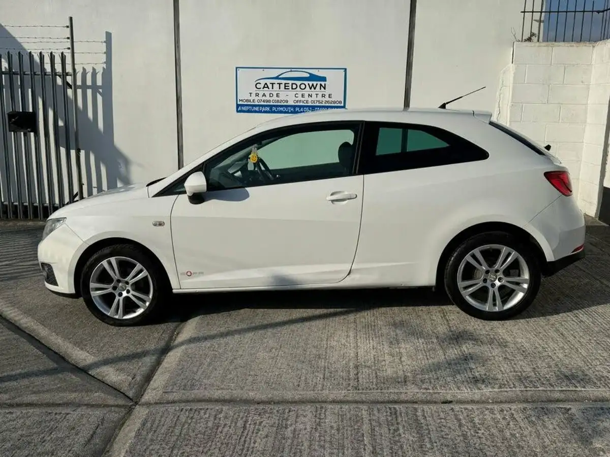 2012-seat-ibiza-14-se-copa-sportcoupe-hatchback-3d-big-1