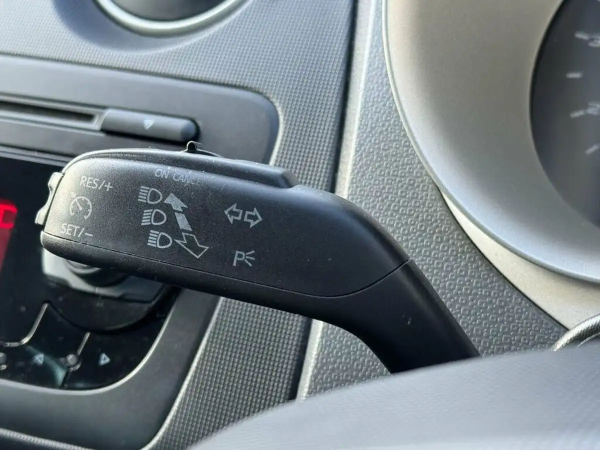 2012-seat-ibiza-14-se-copa-sportcoupe-hatchback-3d-big-24