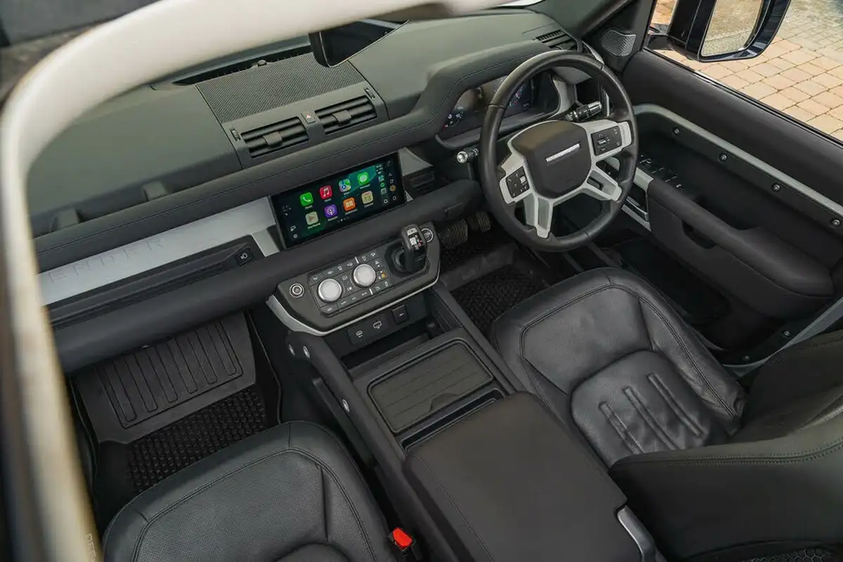 2021-land-rover-110-defender-30-d250-xs-edition-big-31