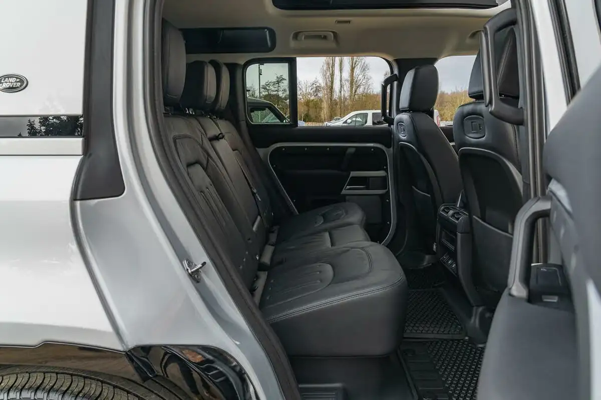 2021-land-rover-110-defender-30-d250-xs-edition-big-27