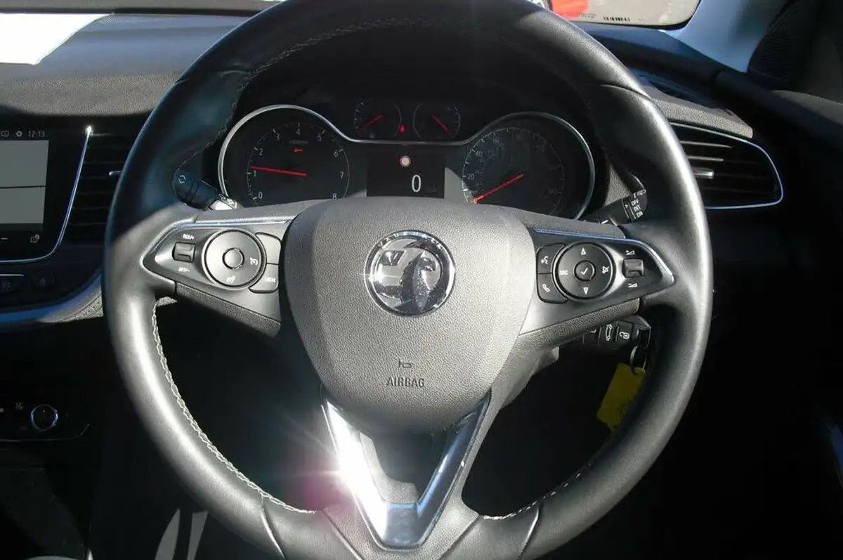 2019-vauxhall-grandland-x-12-sport-nav-big-3
