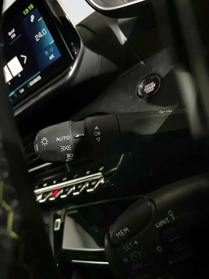 2021-peugeot-208-e-gt-50kwh-big-16