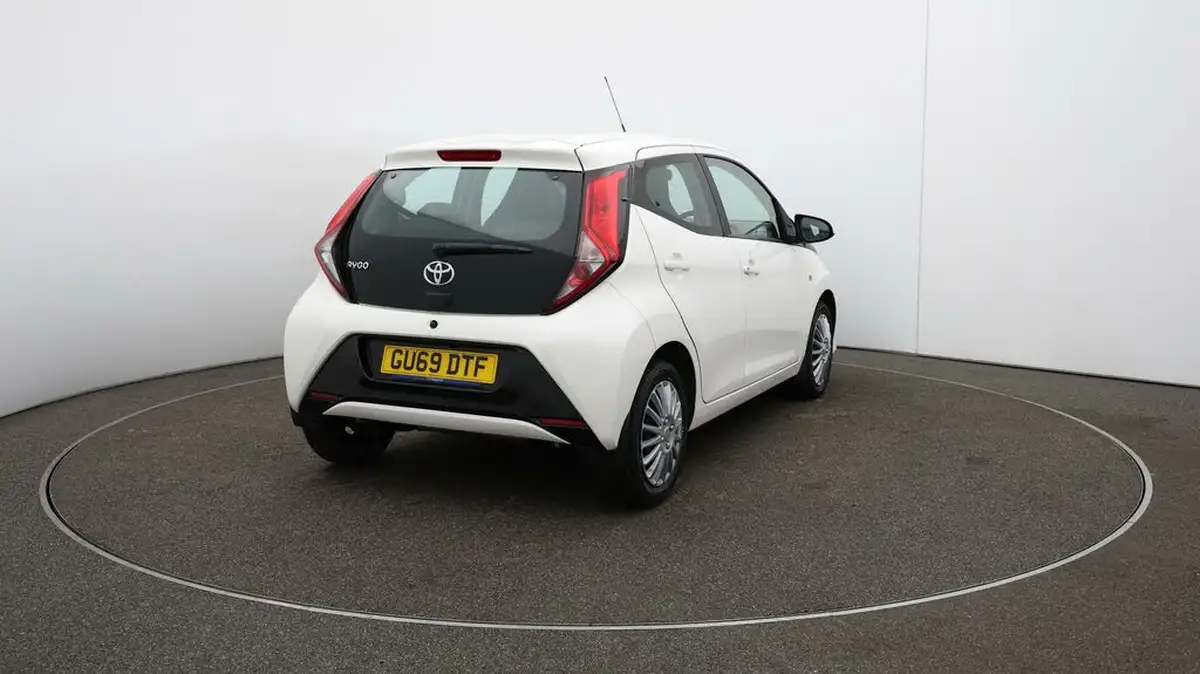 2019-toyota-aygo-10-vvt-i-x-play-big-46