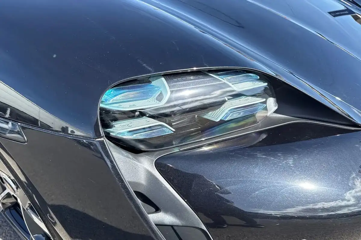 2020-porsche-taycan-e-turbo-big-26