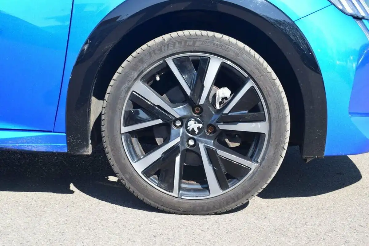 2023-peugeot-208-12-puretech-gt-100ps-big-7