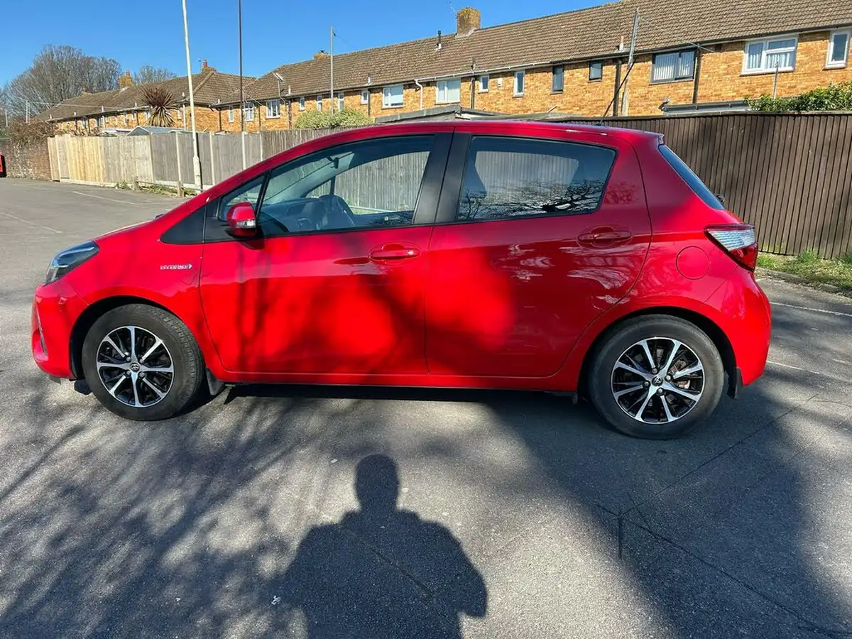 2018-toyota-yaris-15-vvt-i-icon-tech-hybrid-big-6