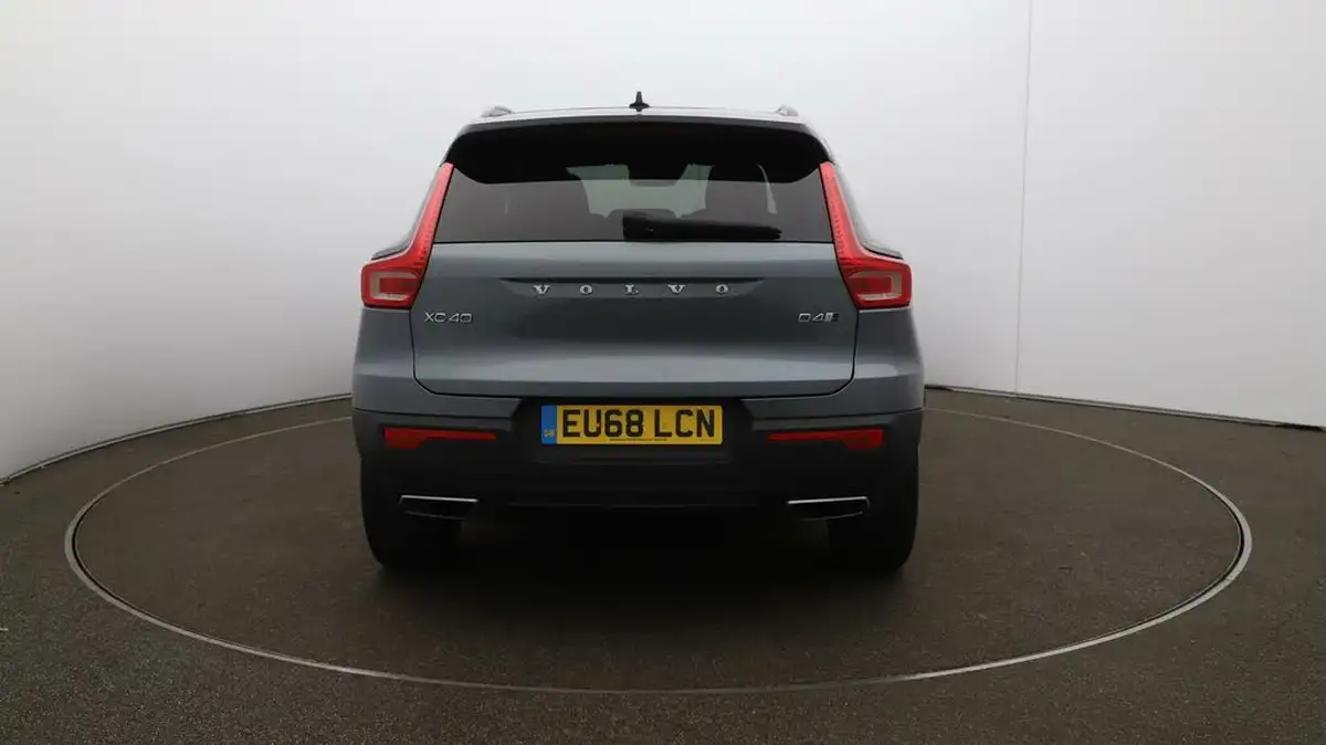 2018-volvo-xc40-20td-d4-r-design-big-53