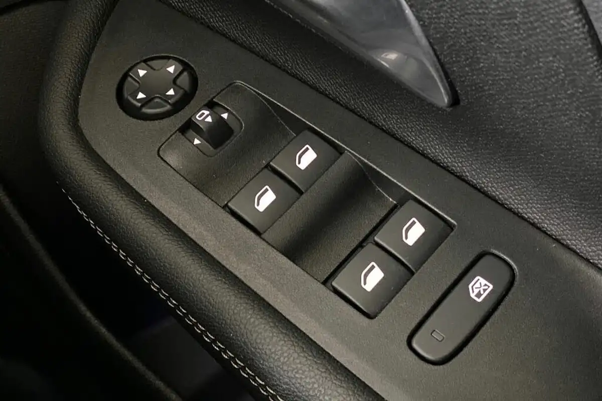 2023-vauxhall-mokka-e-gs-big-37