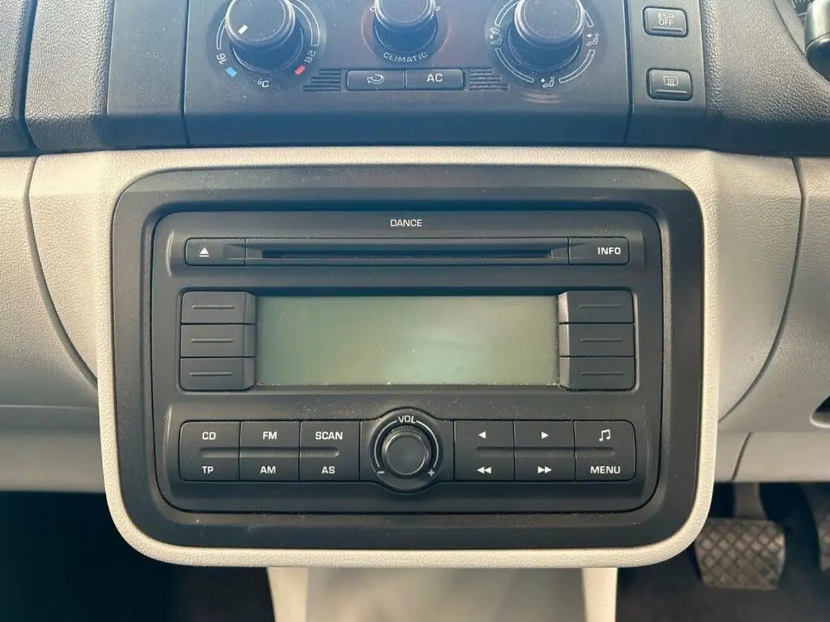 2007-skoda-roomster-16-2-auto-big-30
