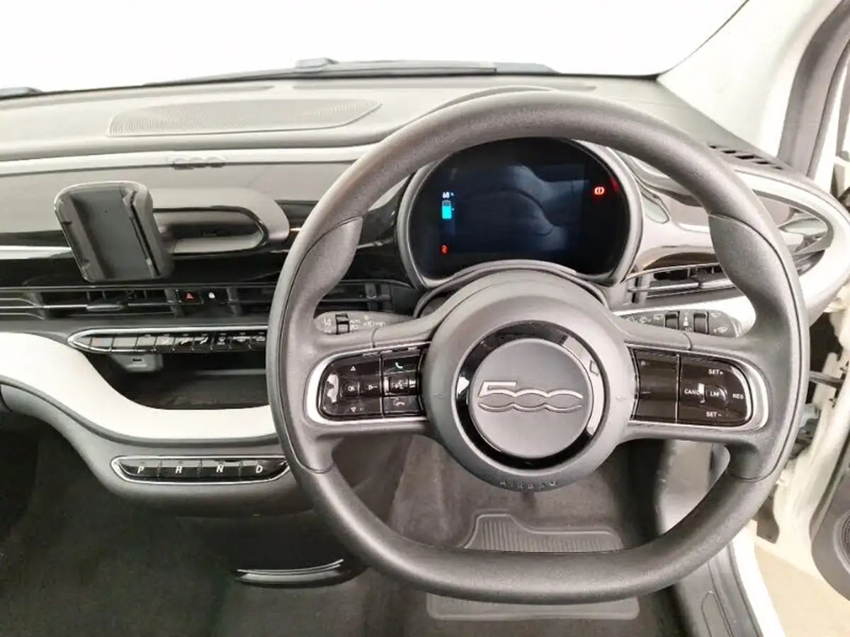 2021-fiat-500-e-action-big-6