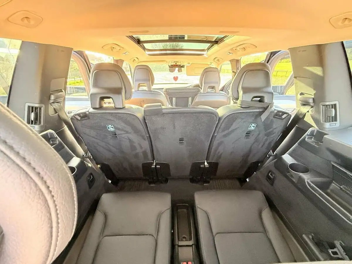 2016-volvo-xc90-20-t8-momentum-big-21