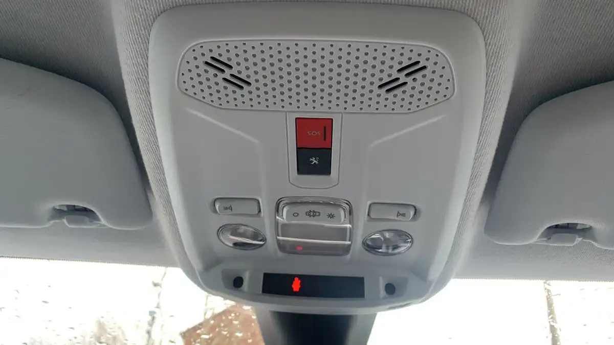 2020-peugeot-208-e-allure-big-33