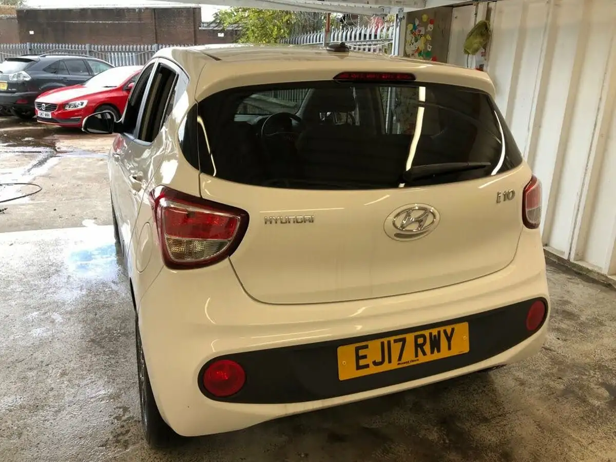 2017-hyundai-i10-10-premium-big-16