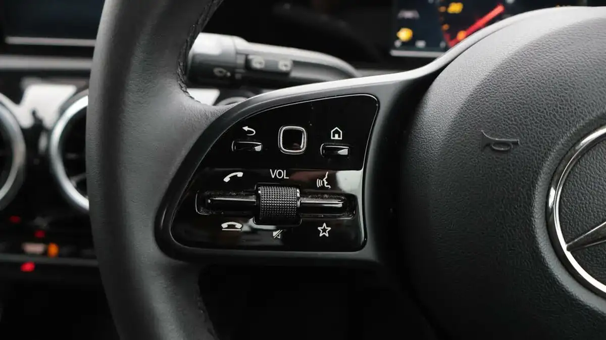 2021-mercedes-benz-a-class-13-a180-se-big-22