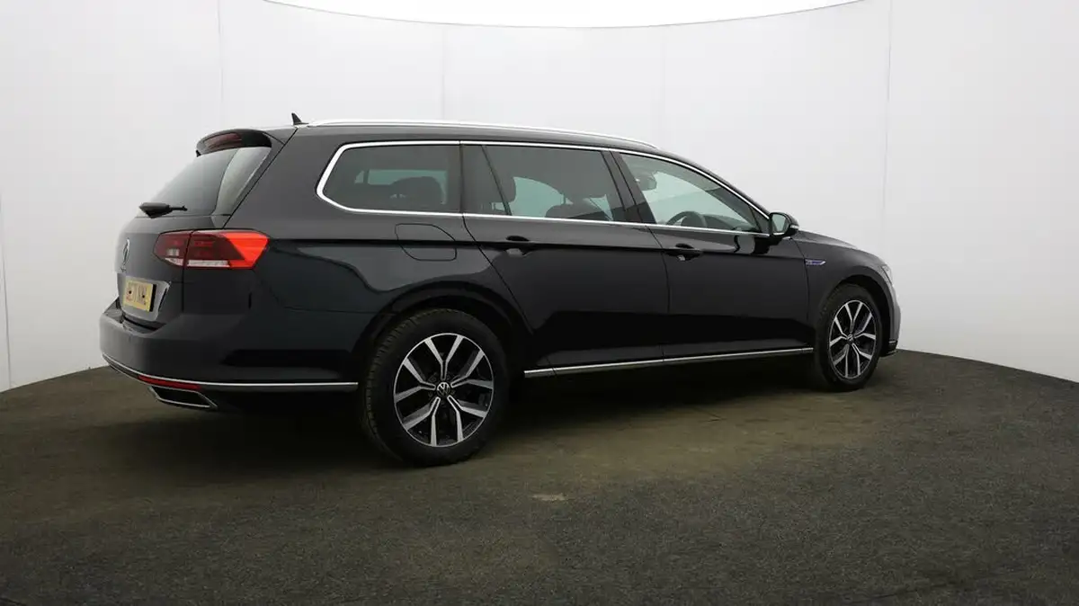 2021-volkswagen-passat-14-tsi-gte-estate-5d-big-49