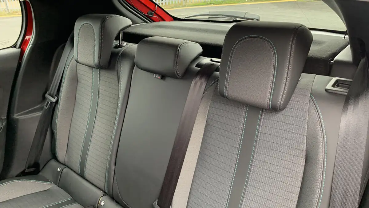 2020-peugeot-208-12-puretech-allure-100bhp-big-21