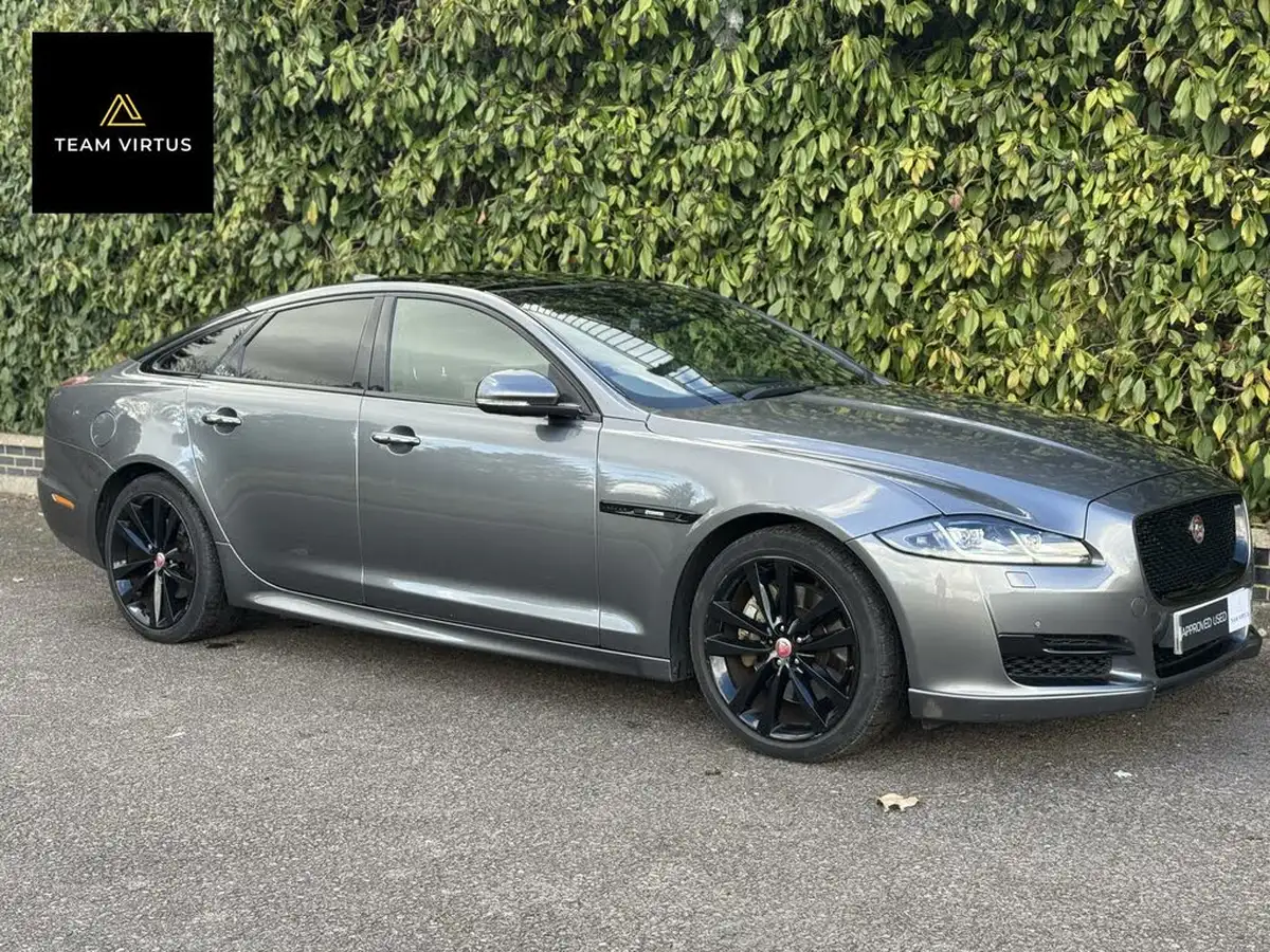 2017-jaguar-xj-series-30-xj-r-sport-big-16