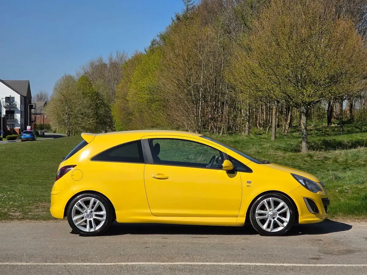 2014-vauxhall-corsa-14-sri-16v-100ps-ac-3d-1398cc-big-7