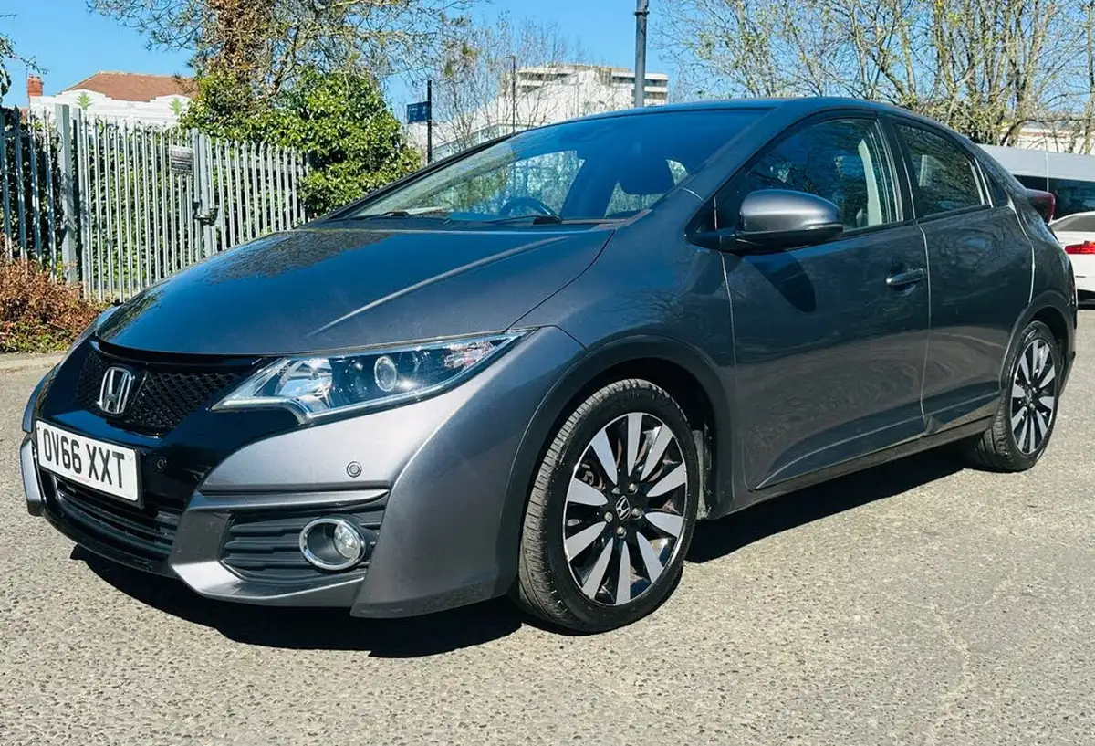 2016-honda-civic-18-i-vtec-se-plus-navi-hatchback-auto-big-18